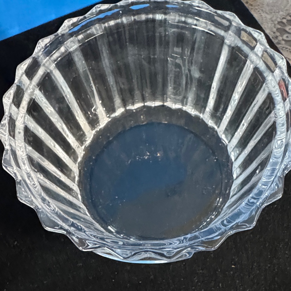 Hershey’s Reese’s Glass Candy Dish with Lid (and original box) - Picture 5 of 15
